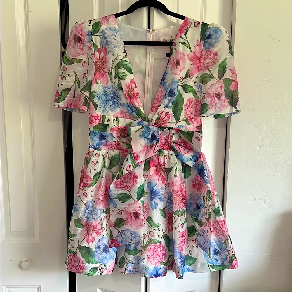 L’ATISTE Floral V-Neck Dress with Bow Detail NWT - Size L